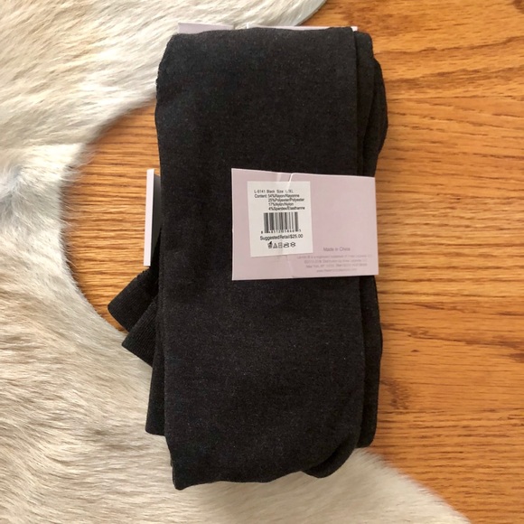 Black Leggings, Diamond Mesh - Picture 3 of 5